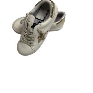 Chic White Sneakers with Gold Star sz 1.5